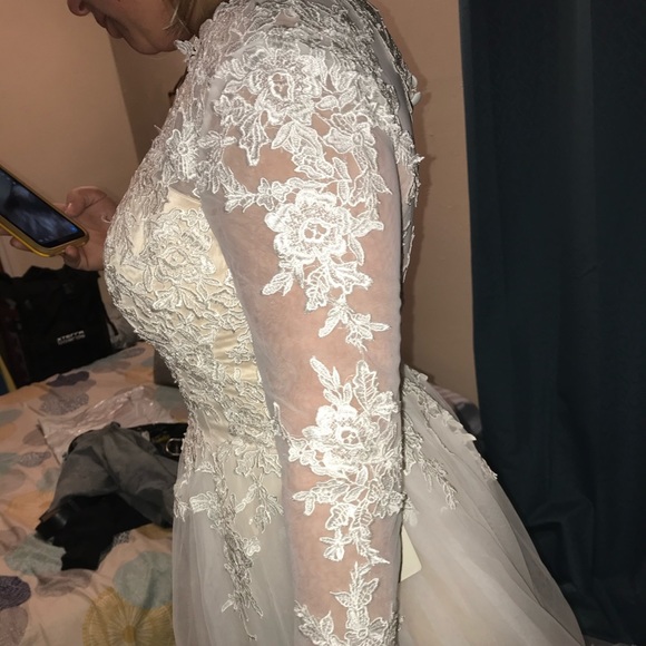 Wedding Dress - Picture 5 of 8